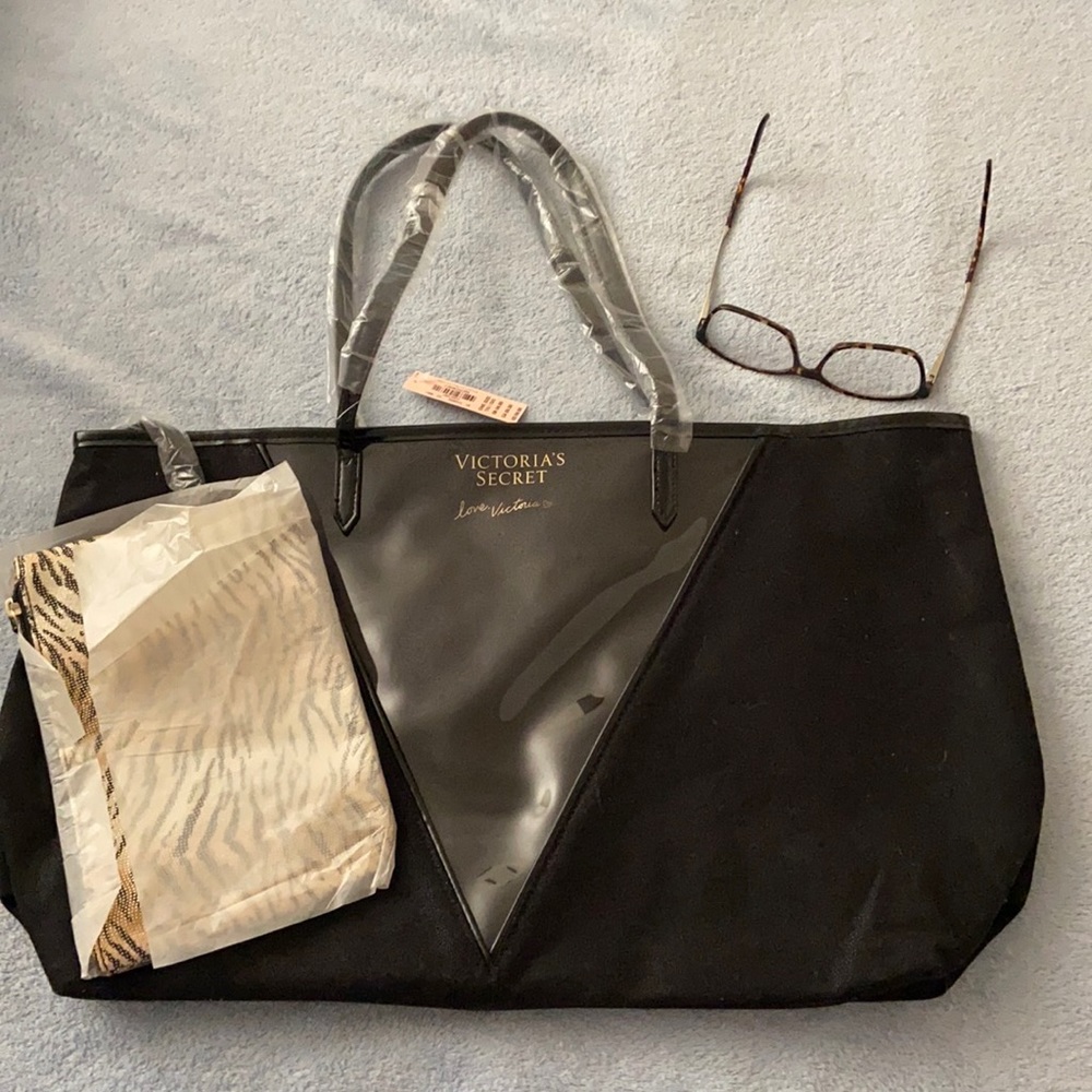 Victoria’s Secret tote.NWT. Jet black, beautiful and big. Chic.